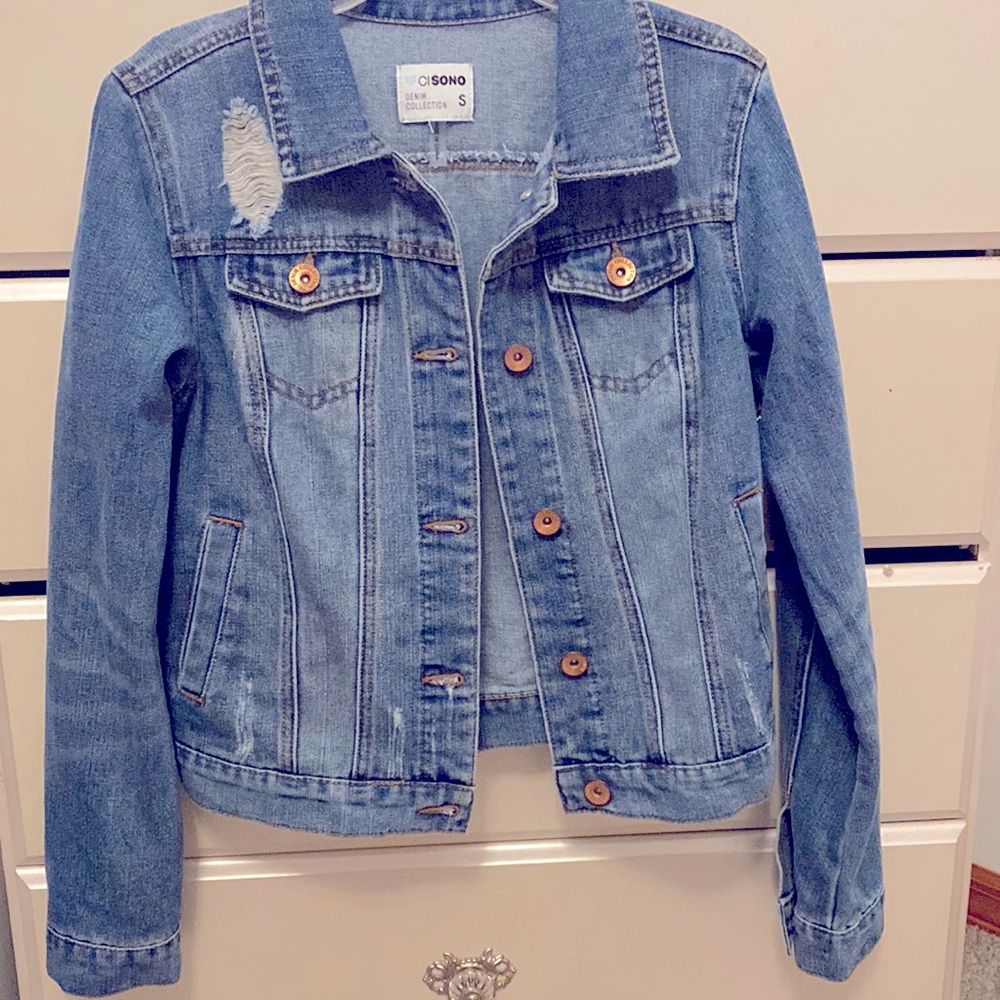 Blue jean jacket, size small, ends at top of belt loop,rose gold detail
